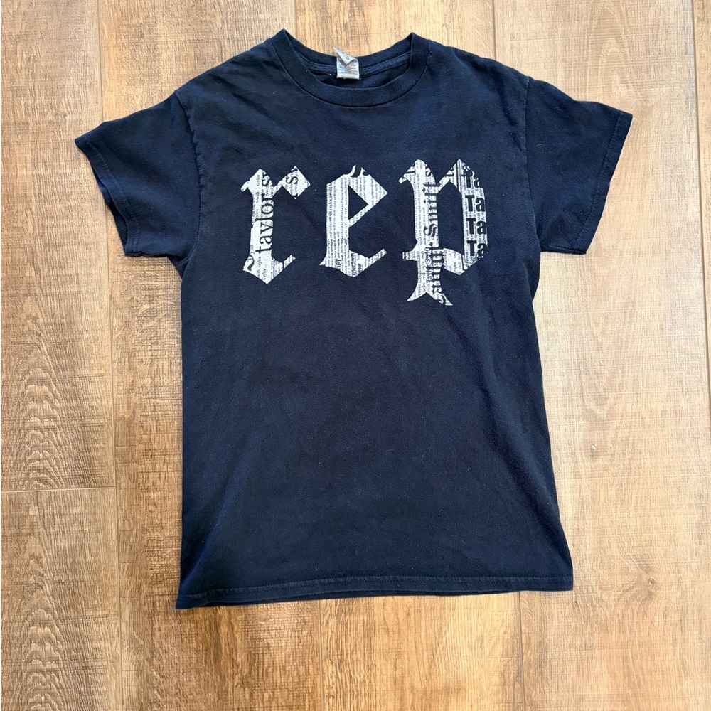 Gildan Black Heavy Cotton Tee with White Tag